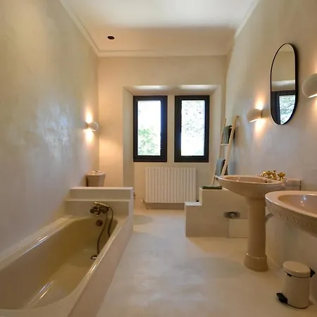 Magnifique Bastide Provencale Avec Piscine Entierement Privatisee * Beaucaire (Gard)