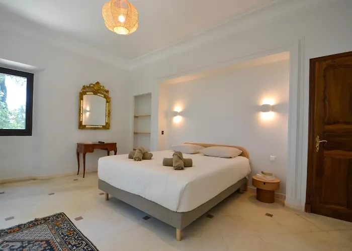 Magnifique Bastide Provençale Avec Piscine Entièrement Privatisée Beaucaire (Gard)